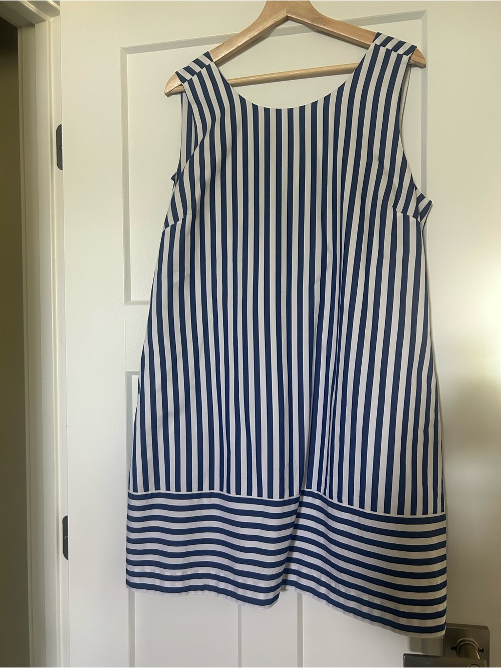 Vineyard Vines, Beachcomber Stripe Bow Back Dress, Size 14, Blue / White - Picture 2 of 7